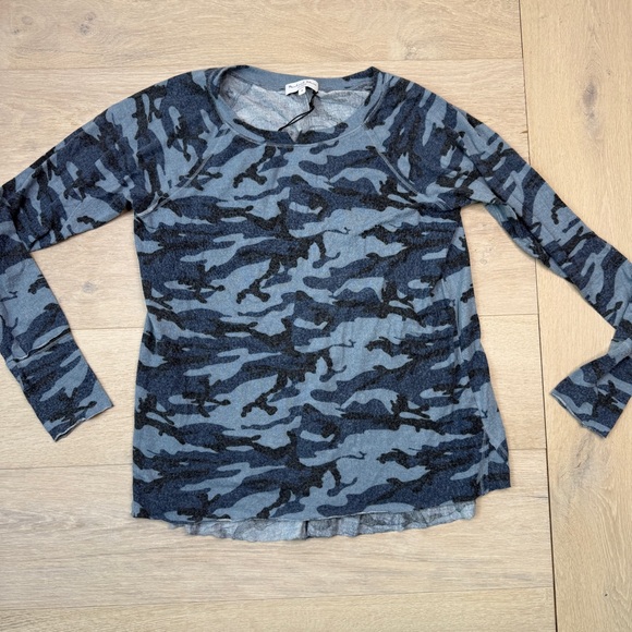 Michael Stars Sierra Blue Camouflage Women's Top - Picture 7 of 8